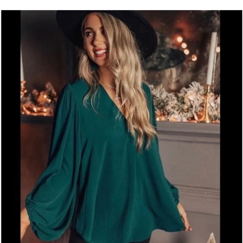 Elegant Green Women's Top size medium JODIFL